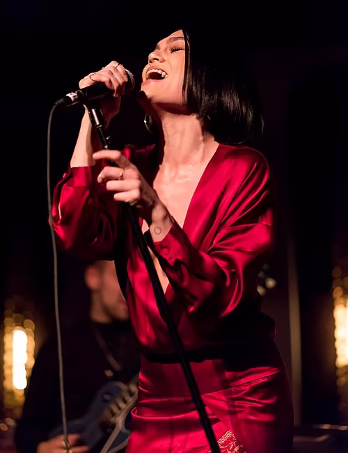 Crédit : Jessie J,  Higuchi, CC BY 2.0, via Wikimedia Commons