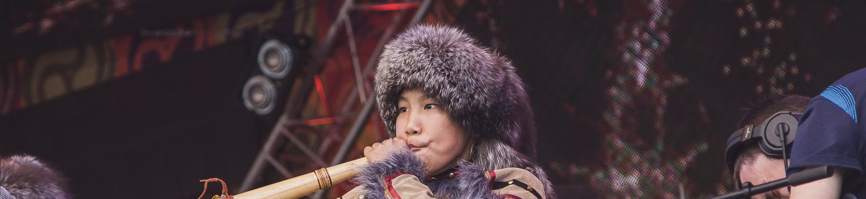 Crédit : property of the WORLD of Siberia Festival, CC BY-SA 4.0, via Wikimedia Commons, recadré